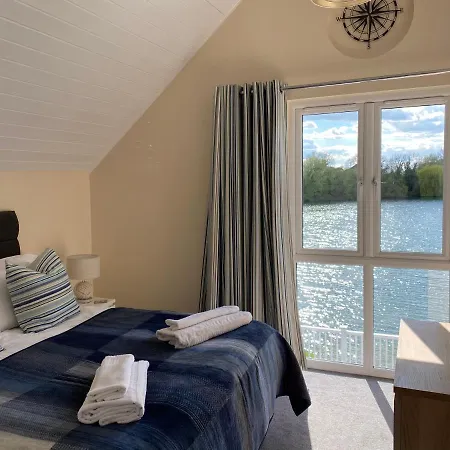 Cotswolds Lakeside Lodge - Nesbitt'S Nest South Cerney Esterno foto