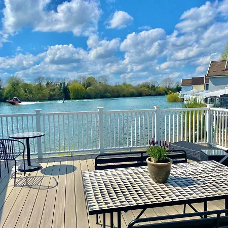 Cotswolds Lakeside Lodge - Nesbitt'S Nest South Cerney Esterno foto