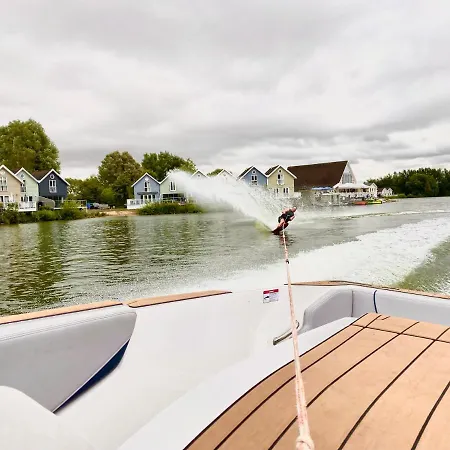 Cotswolds Lakeside Lodge - Nesbitt'S Nest South Cerney Esterno foto