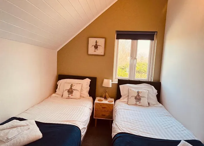 Cotswolds Lakeside Lodge - Nesbitt\'S Nest